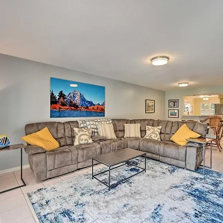 First-Floor Naples Condo About 3 Mi To Beaches!